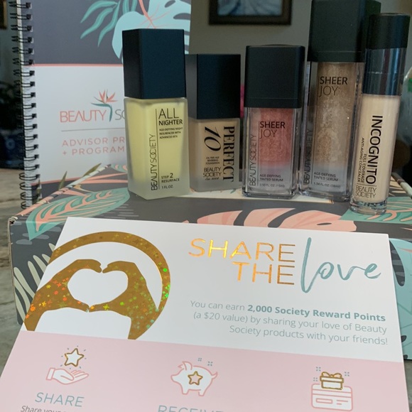 Meet your Posher, Jennifer - Picture 2 of 3